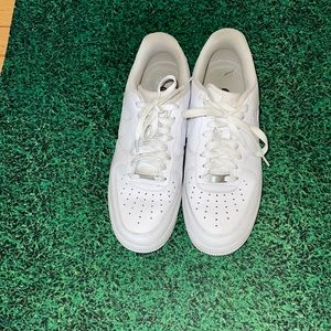 Nike Air Force One white leather size 7.5 men’s size women’s size 9 lGently used